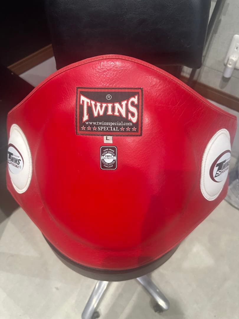 TWINS SPECIAL ボディミット Lサイズ 赤