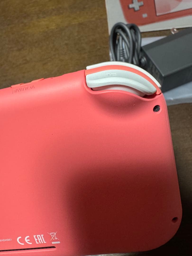 Nintendo Switch Lite コーラル　　　　充電器・箱・ソフト付き
