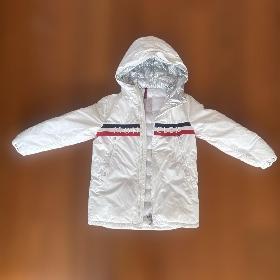 モンクレールダウンジャケット フード付き　8A