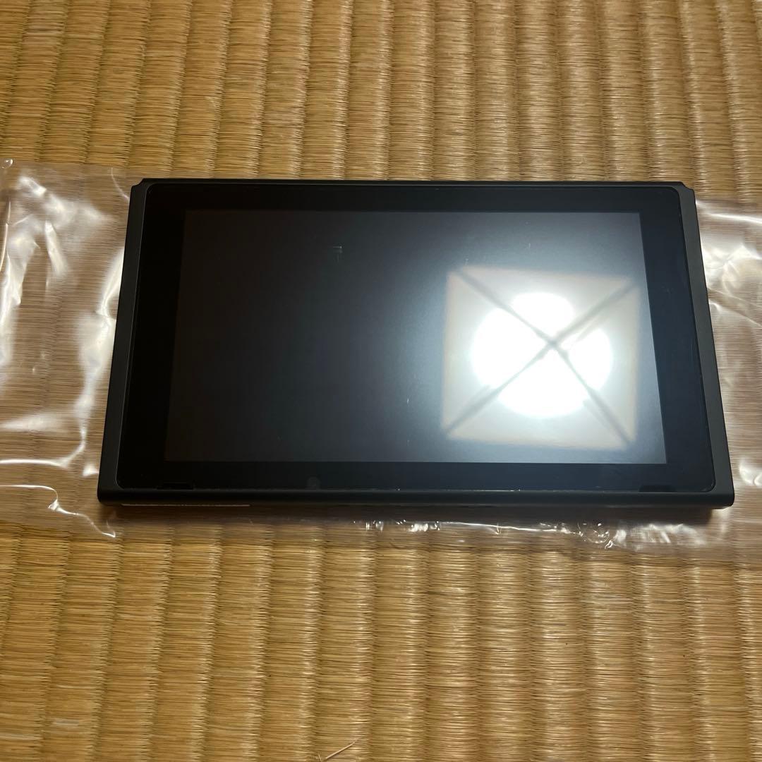 ニンテンドースイッチ(旧型)、ゲームソフト４種、コントローラー、ケースまとめ売り