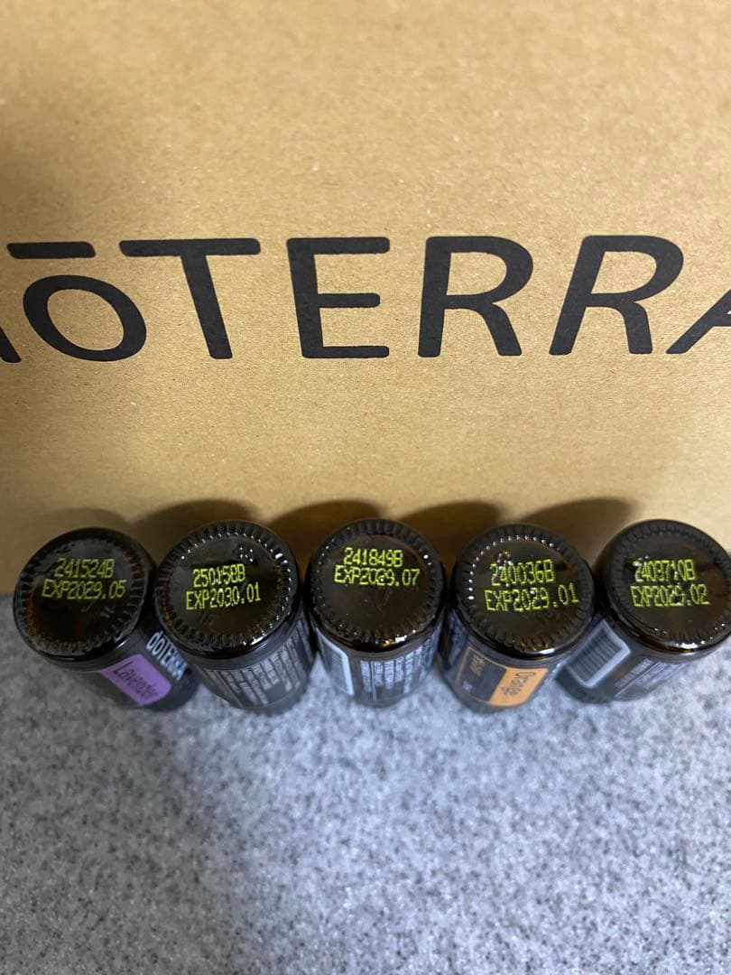 ドテラ　【正規品】　エッセンシャルオイルセット　ココナッツオイル　事典　付き