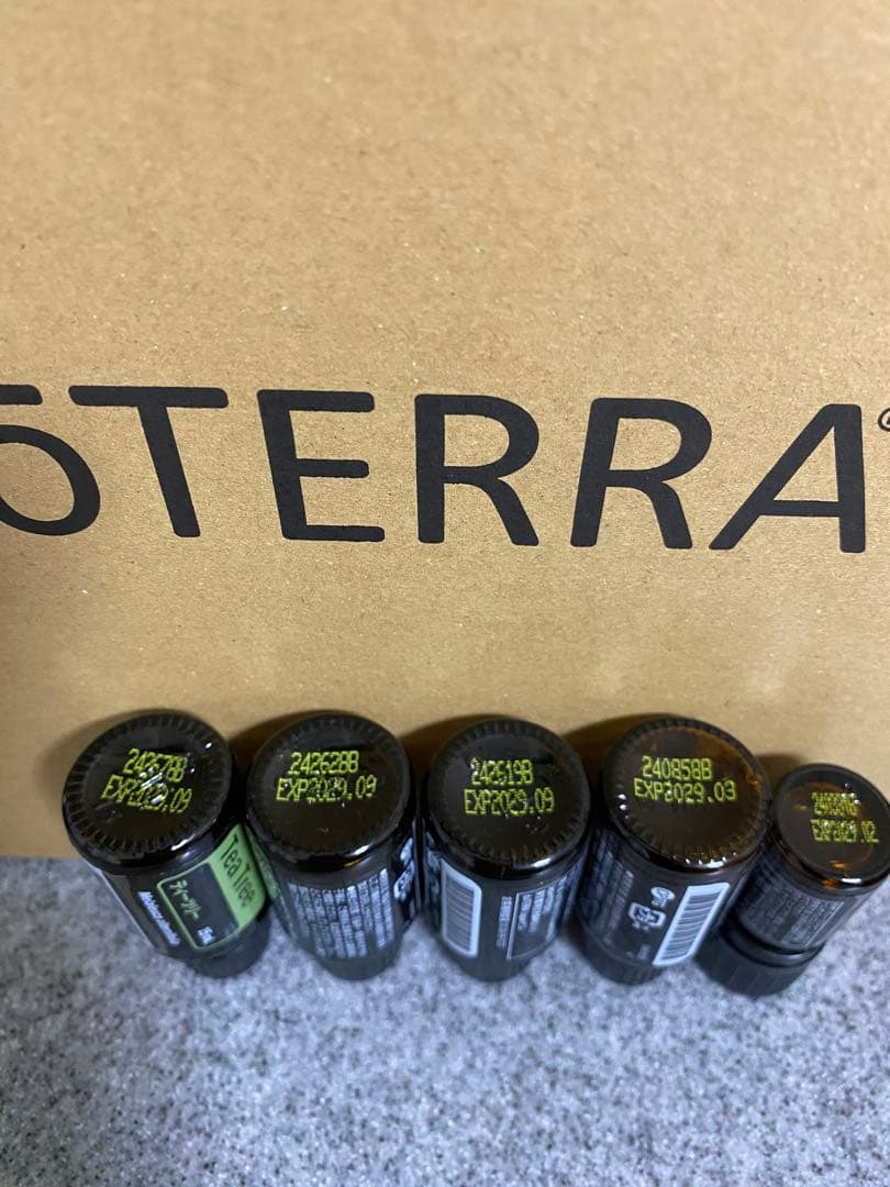 ドテラ　【正規品】　エッセンシャルオイルセット　ココナッツオイル　事典　付き