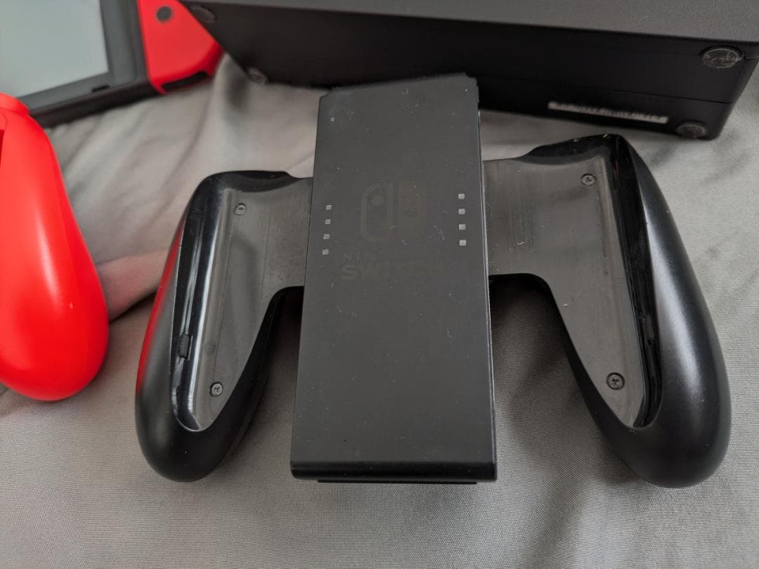 Nintendo Switch 本体＋Joy-Conグリップミニ・2個セット付