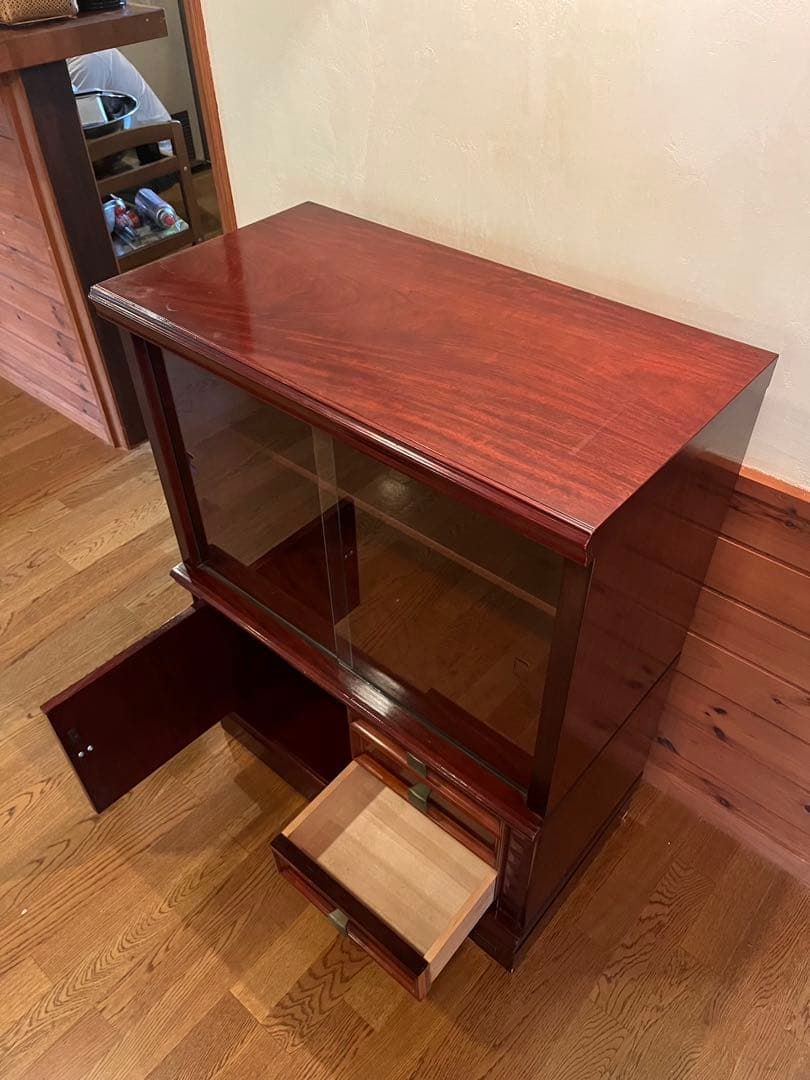 ダークウッド ガラス扉キャビネット