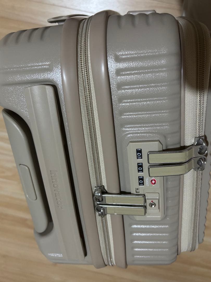 【極美品】innovator スーツケース　21L inv30 カフェラテ