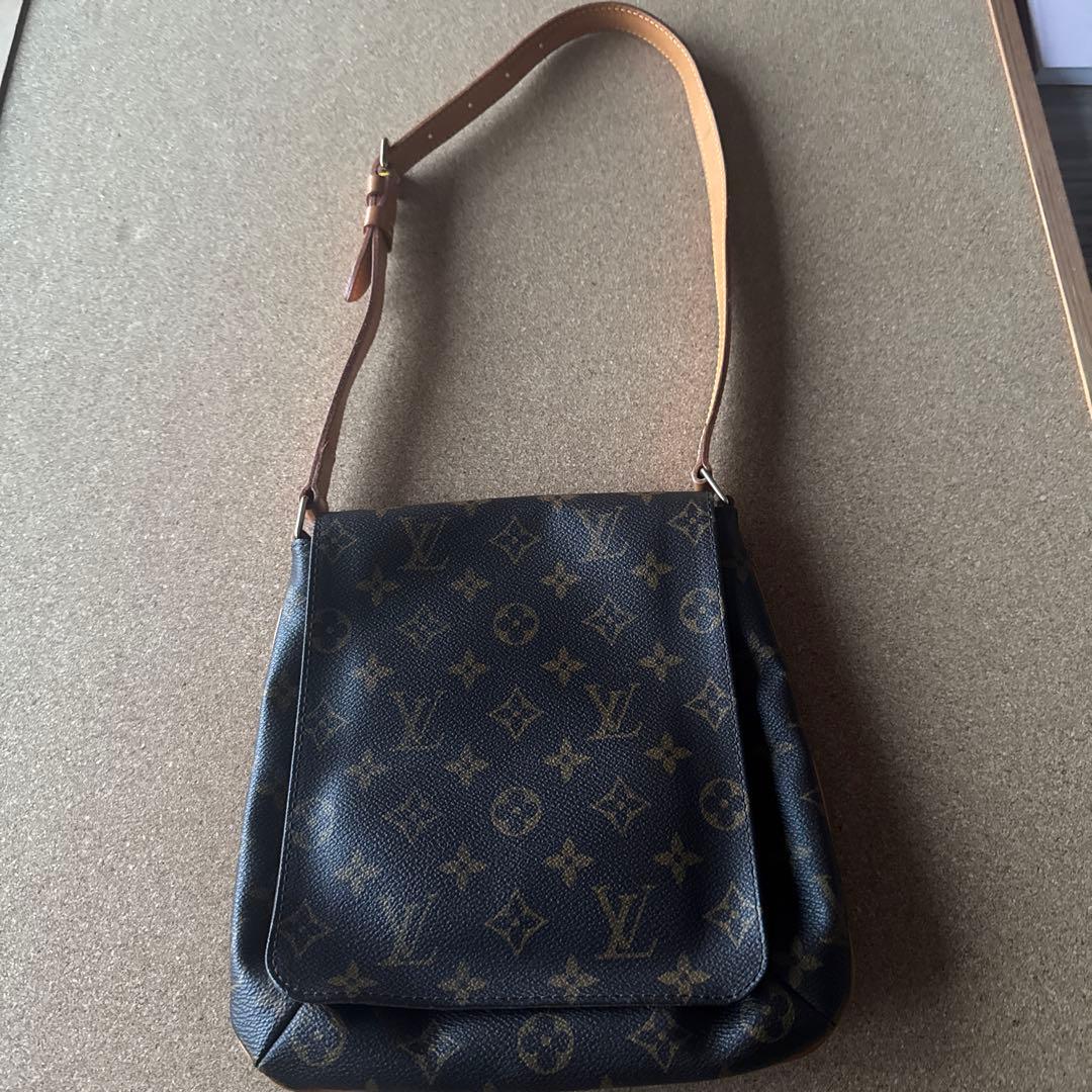 ルイヴィトン　LOUIS VUTTON ショルダーバッグ