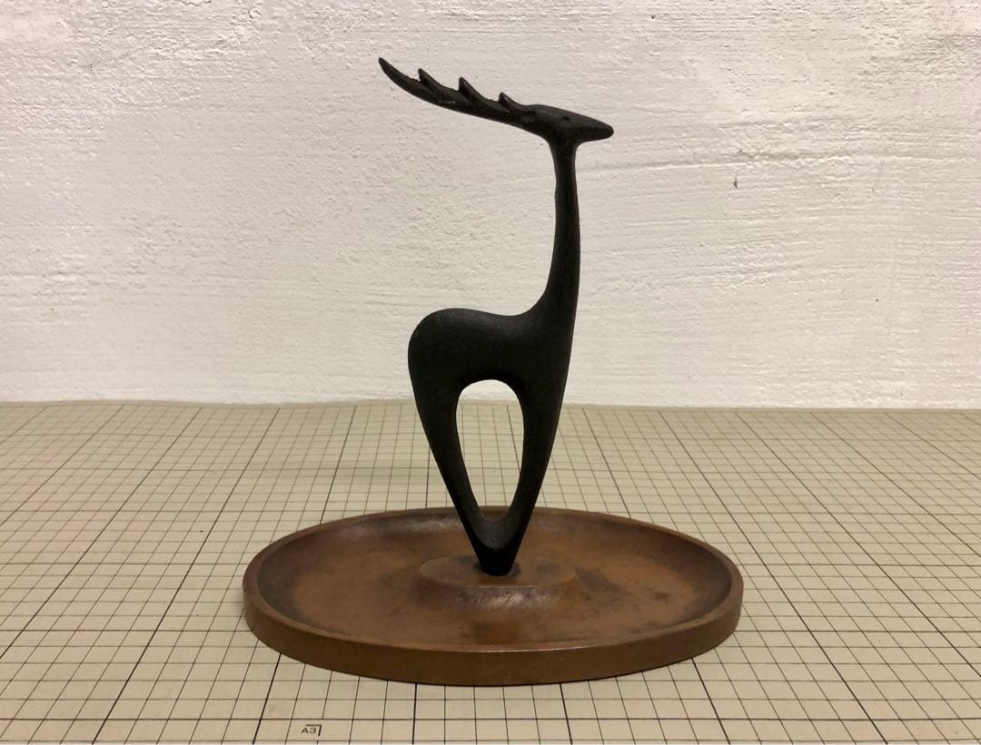 南部鉄器の鹿のトレイ　馬場忠寛プロダクトデザイン「ルームフレンド」シリーズ