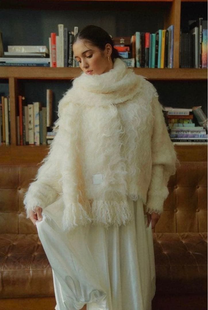 the toe PIGALLE SHAGGY MUFFLER ホワイト