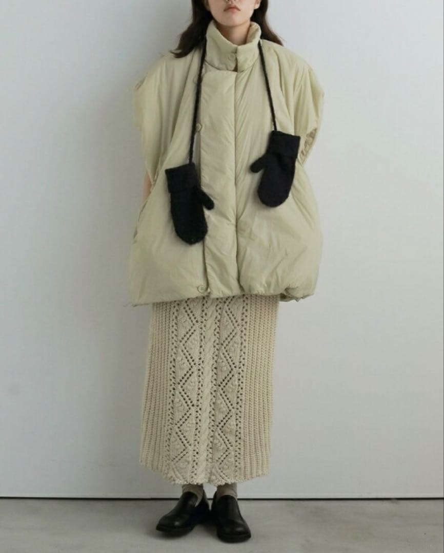 【新品】アンヌーク　anukeボリュームオーバーベスト　クリーム　38