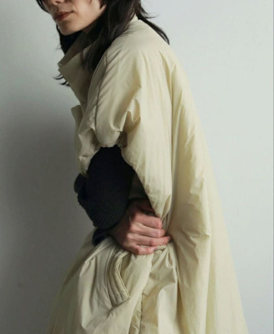 【新品】アンヌーク　anukeボリュームオーバーベスト　クリーム　38