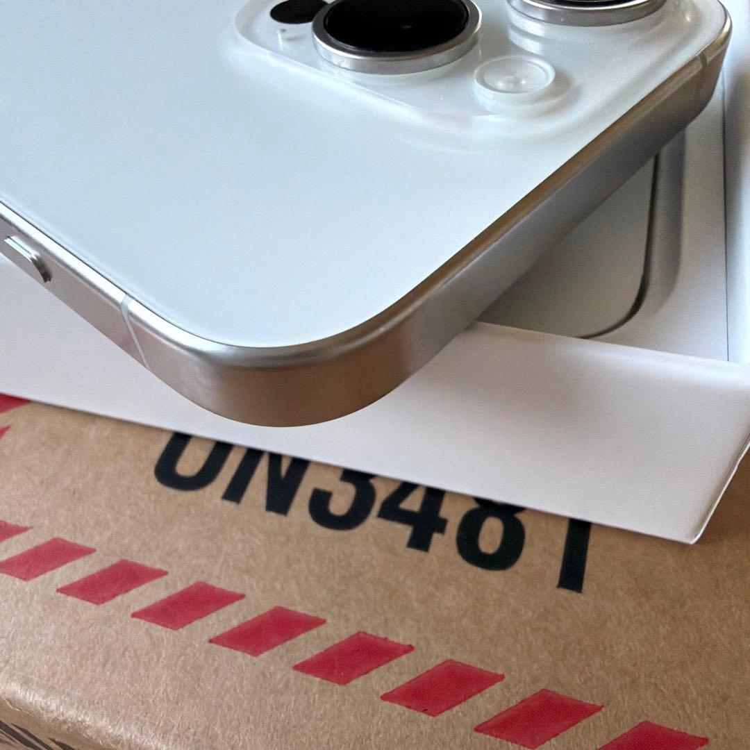 【美品】iPhone15 pro 512GB iPhone 本体　SIMフリー