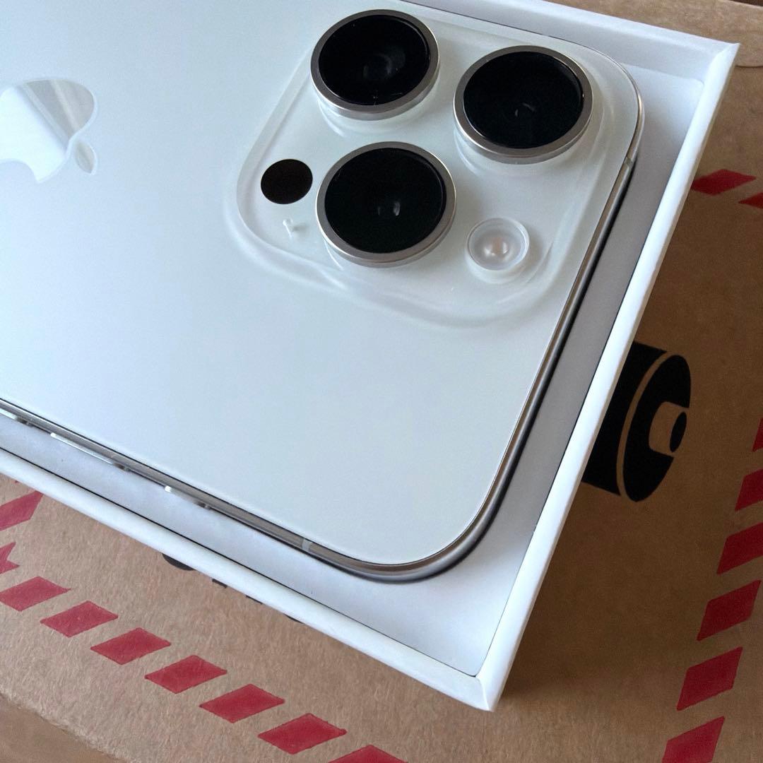 【美品】iPhone15 pro 512GB iPhone 本体　SIMフリー