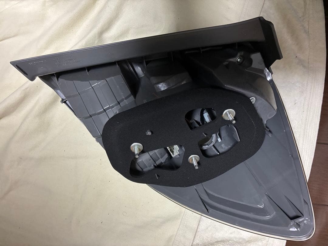 フィット GE8 後期 純正テールレンズ 左右 P9882