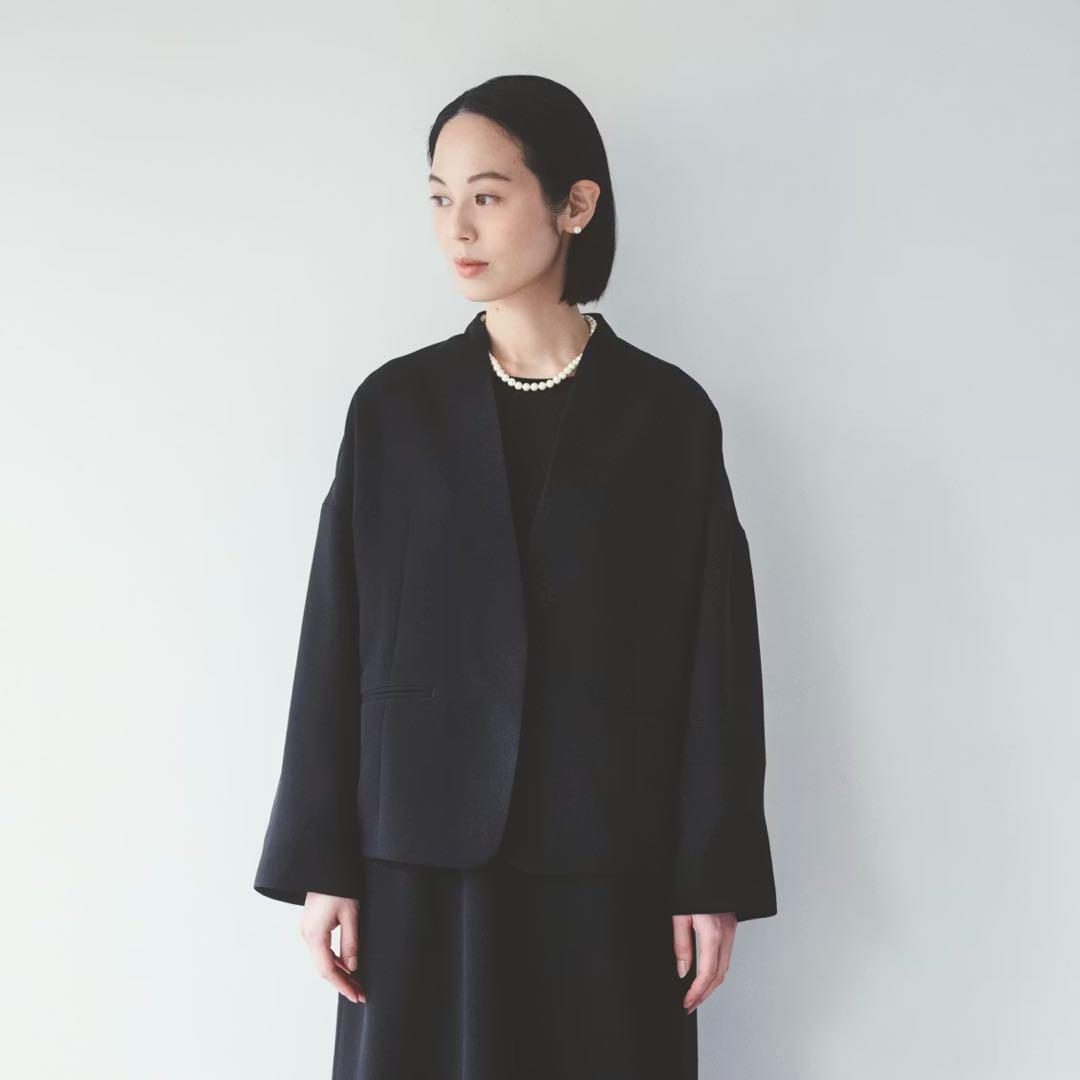 気持ちに寄り添うブラックフォーマルノーカラージャケット M