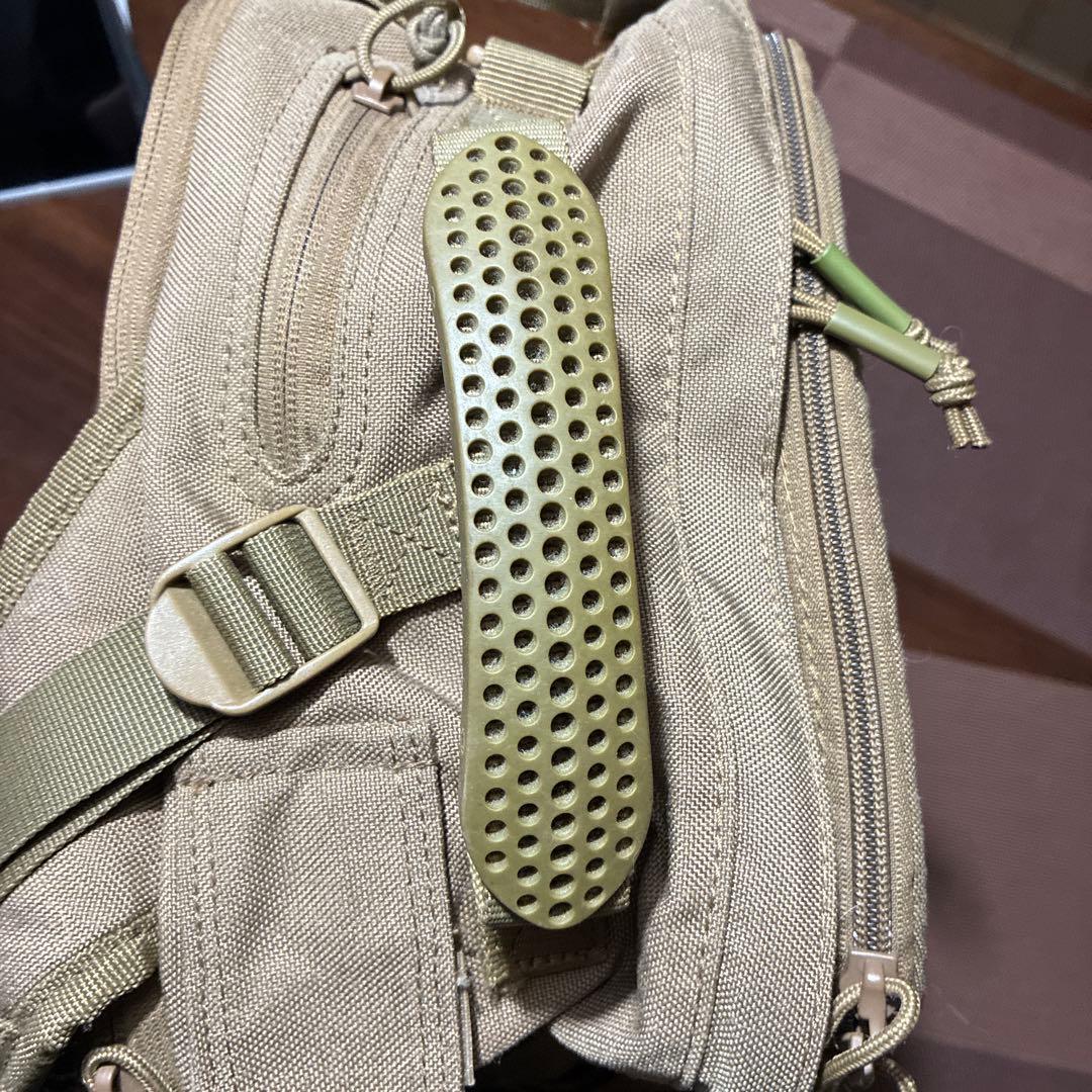 HAZARD4 サイドワインダー フルサイズラップトップ・スリングパック