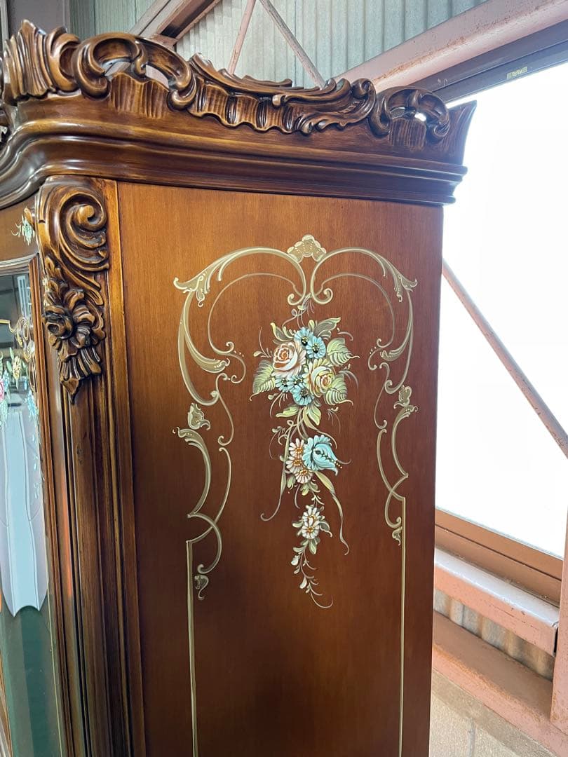 らんイタリア製　大型アンティークキャビネット