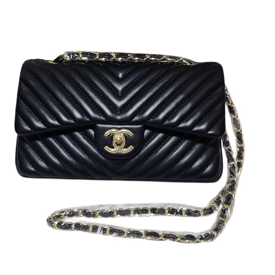 み*ま様 CHANEL　ショルダーバッグ Vステッチ　ノベルティ
