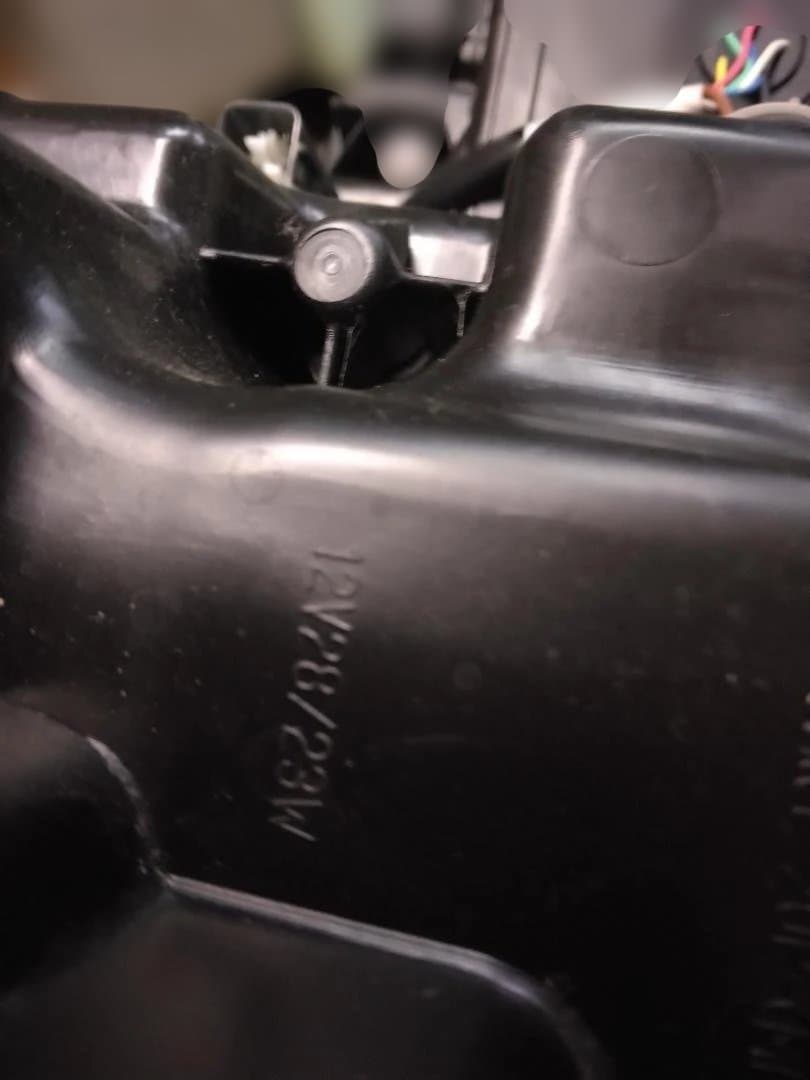 スズキ ソリオ MA37S ヘッドライト