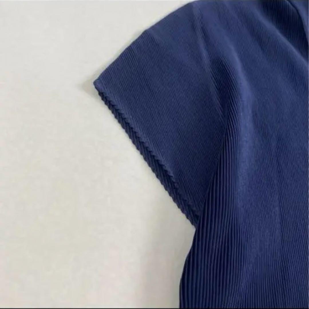 プリーツプリーズ　ネイビー 半袖トップス