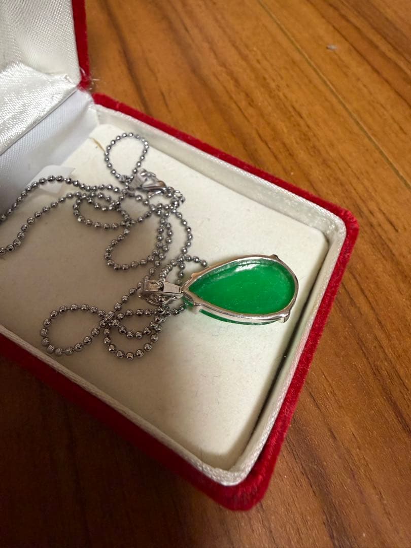 翡翠ペンダントネックレス