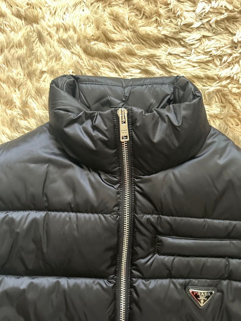 PRADA ブラック ダウンベスト　サイズ38