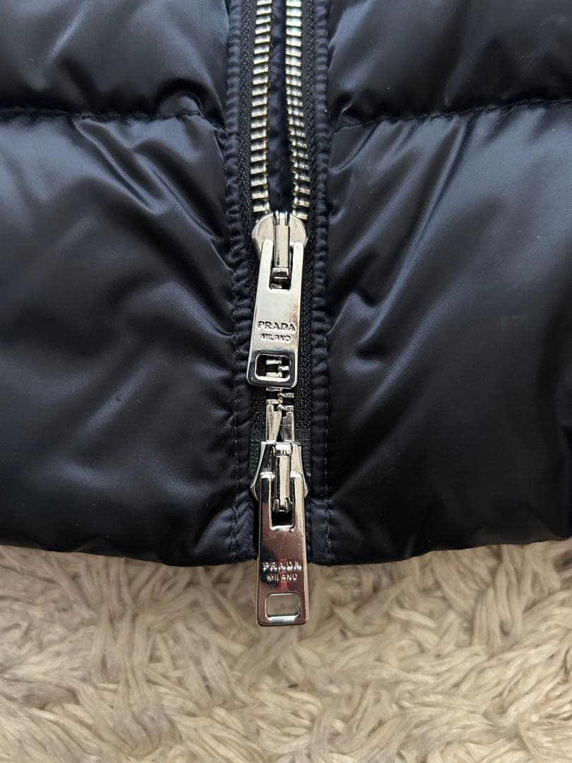 PRADA ブラック ダウンベスト　サイズ38