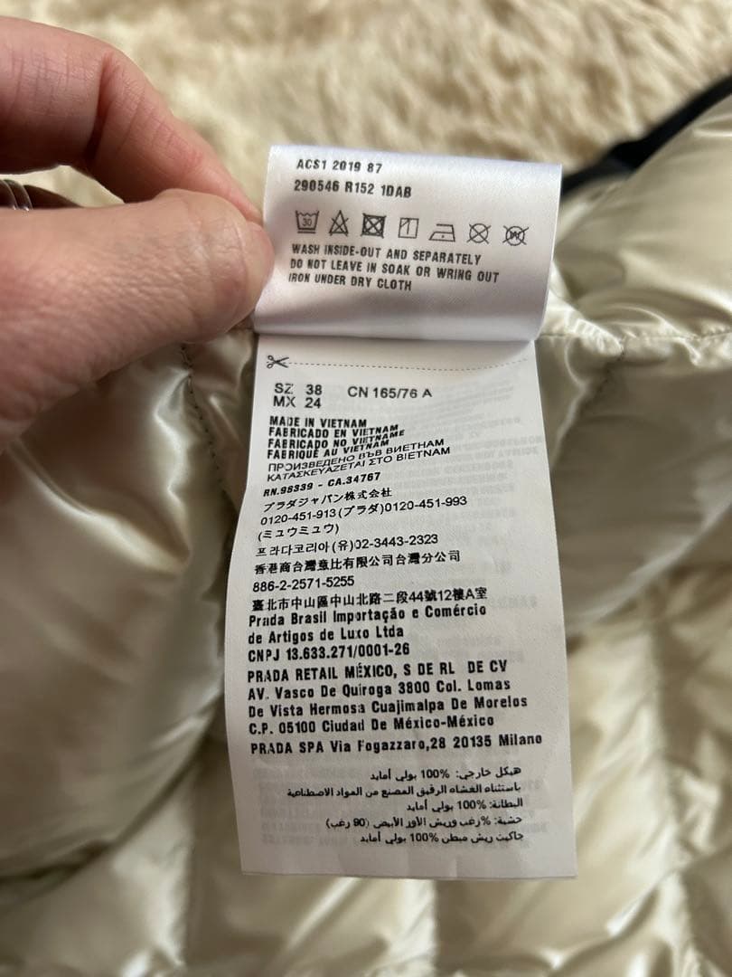 PRADA ブラック ダウンベスト　サイズ38