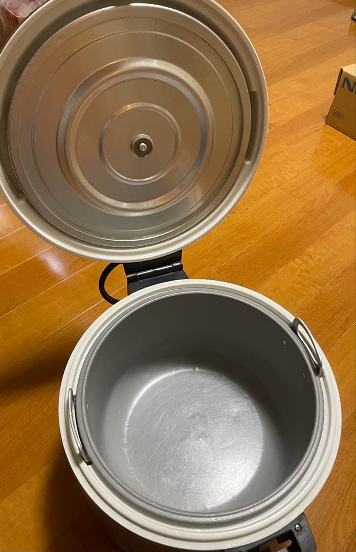 ５回のみ使用　タイガー電気ジャーJHA400-A型　4.0L　2升2合　美品