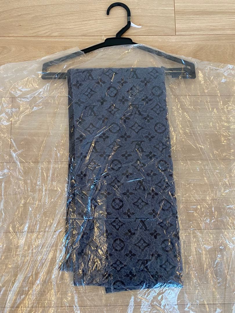 売り切りたいのでお値下げ！！Louis Vuitton ダークブルー マフラー