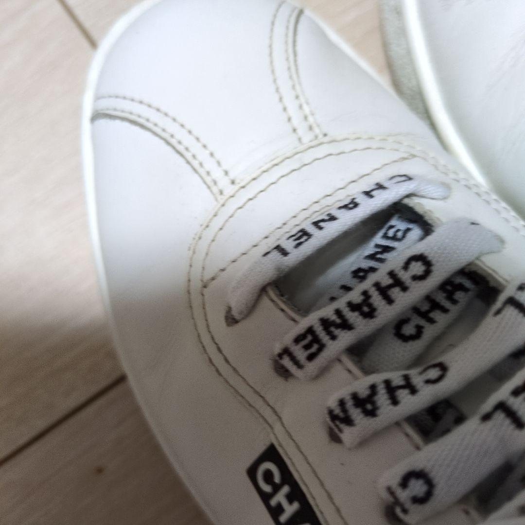 かなり可愛いCHANEL ホワイトレザー スニーカー