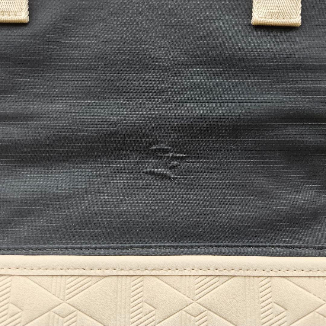 LACOSTEラコステ モノグラムスモールメッセンジャーバッグ アイボリー