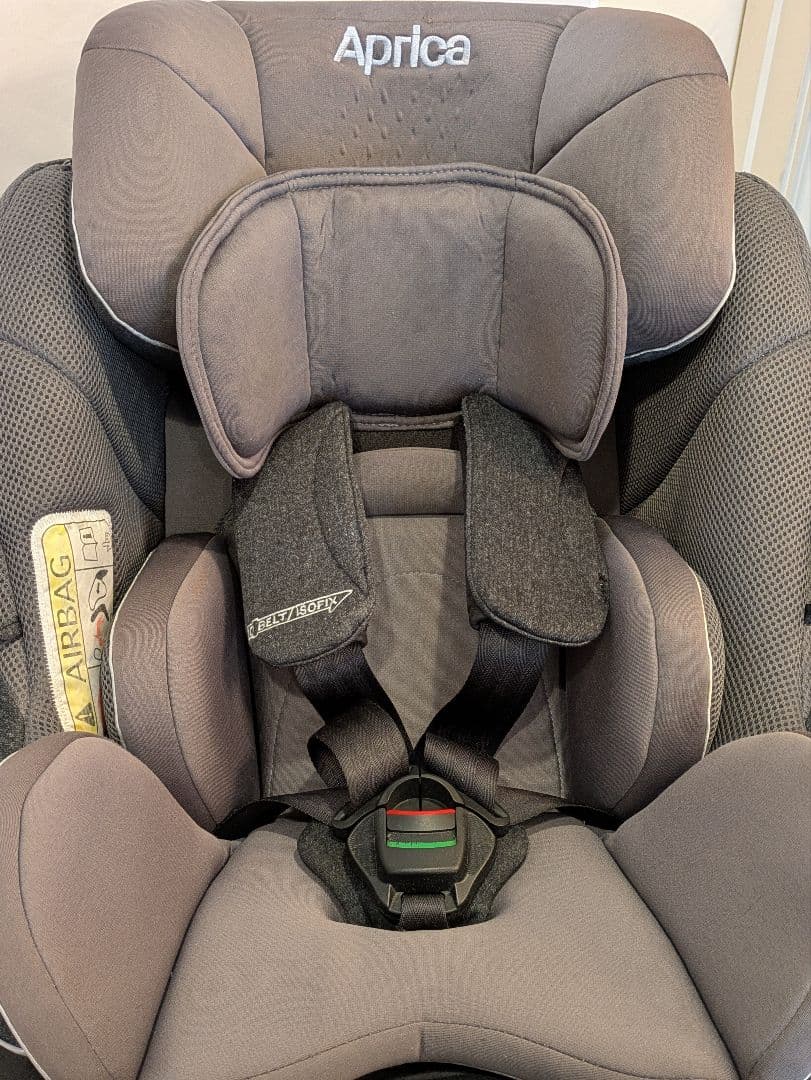 アップリカ　クルリラプレミアムチャイルドシート　革、布シート保護マット市販品付