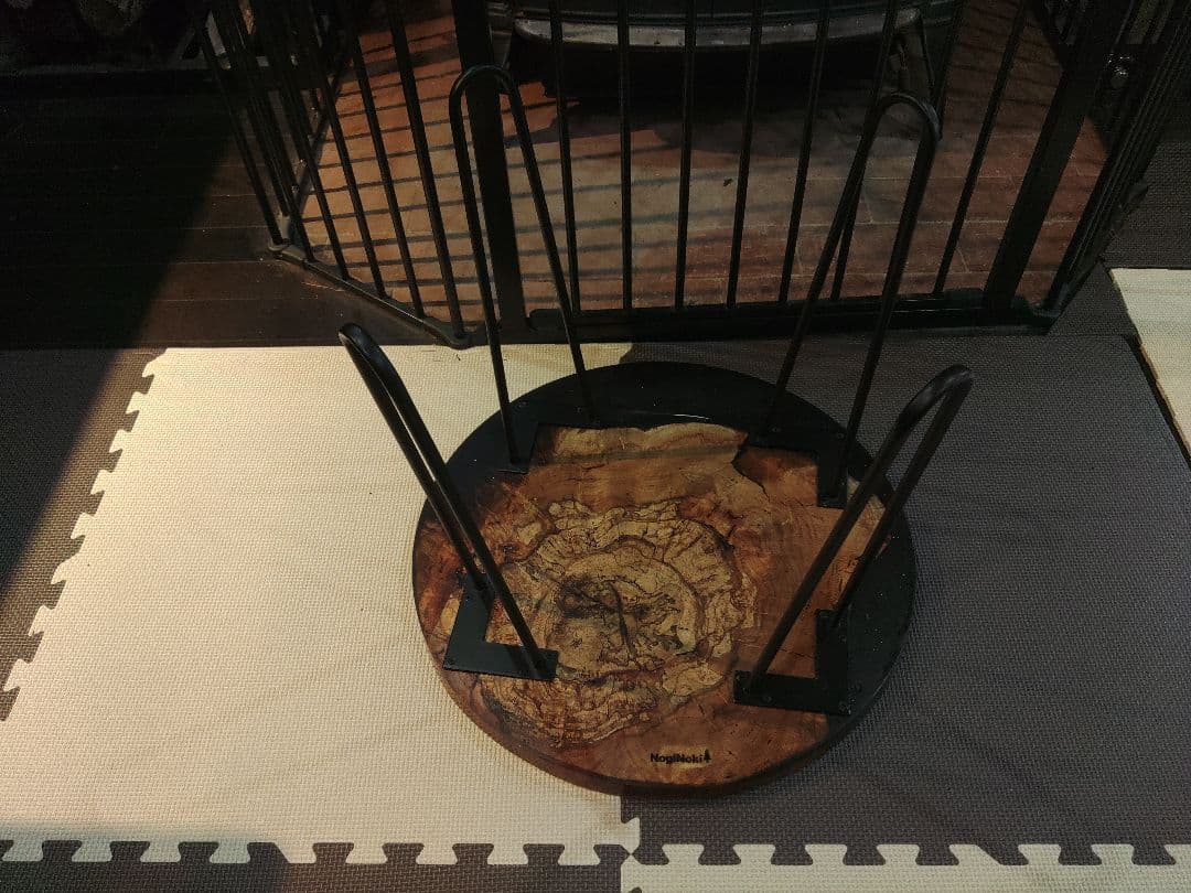 レジンとドライフラワーのローテーブル