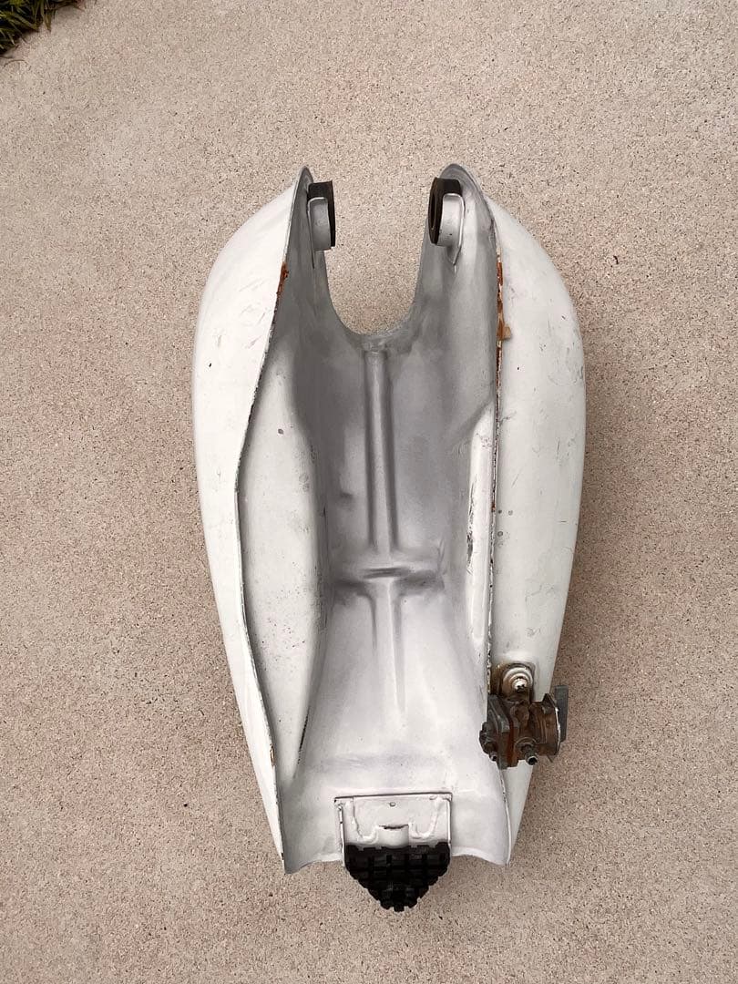 YAMAHA SR400 燃料タンク