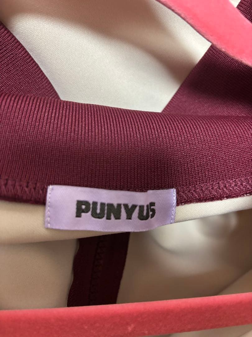 プニュズ　フリルジャージーワンピース アイボリー/ボルドー サイズ3