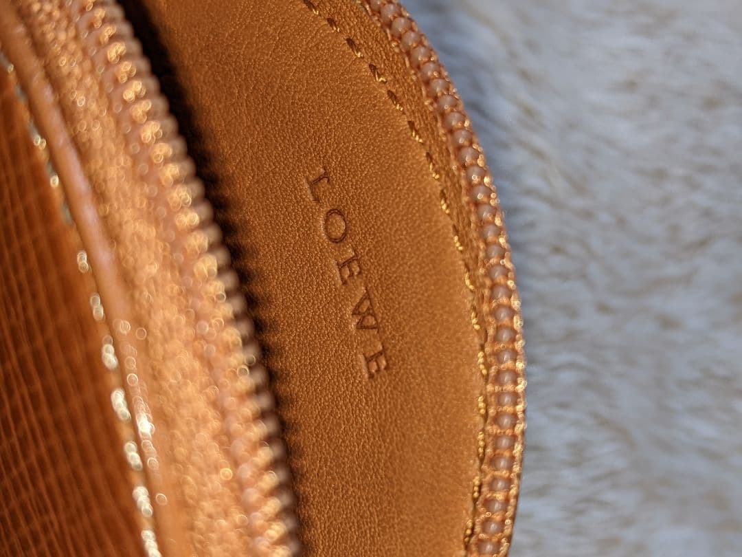 ロエベ アナグラム ラウンドケース