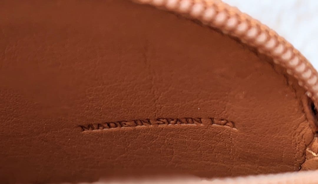 ロエベ アナグラム ラウンドケース