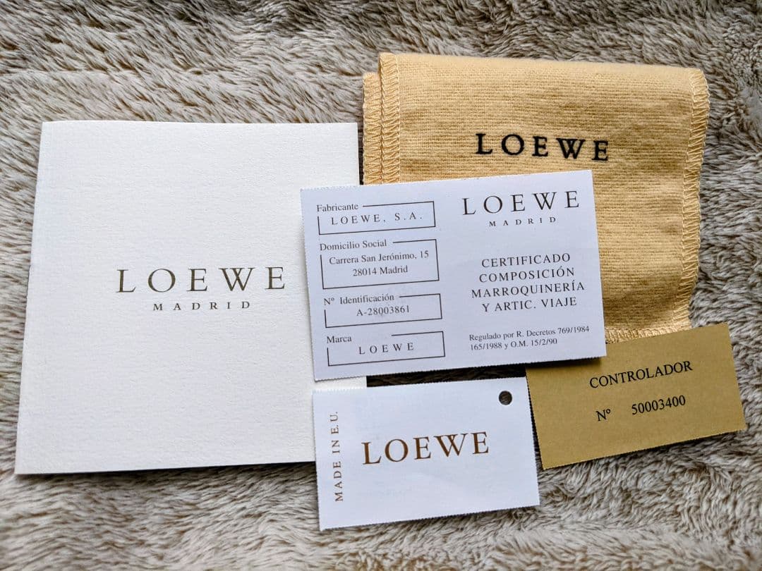 ロエベ アナグラム ラウンドケース