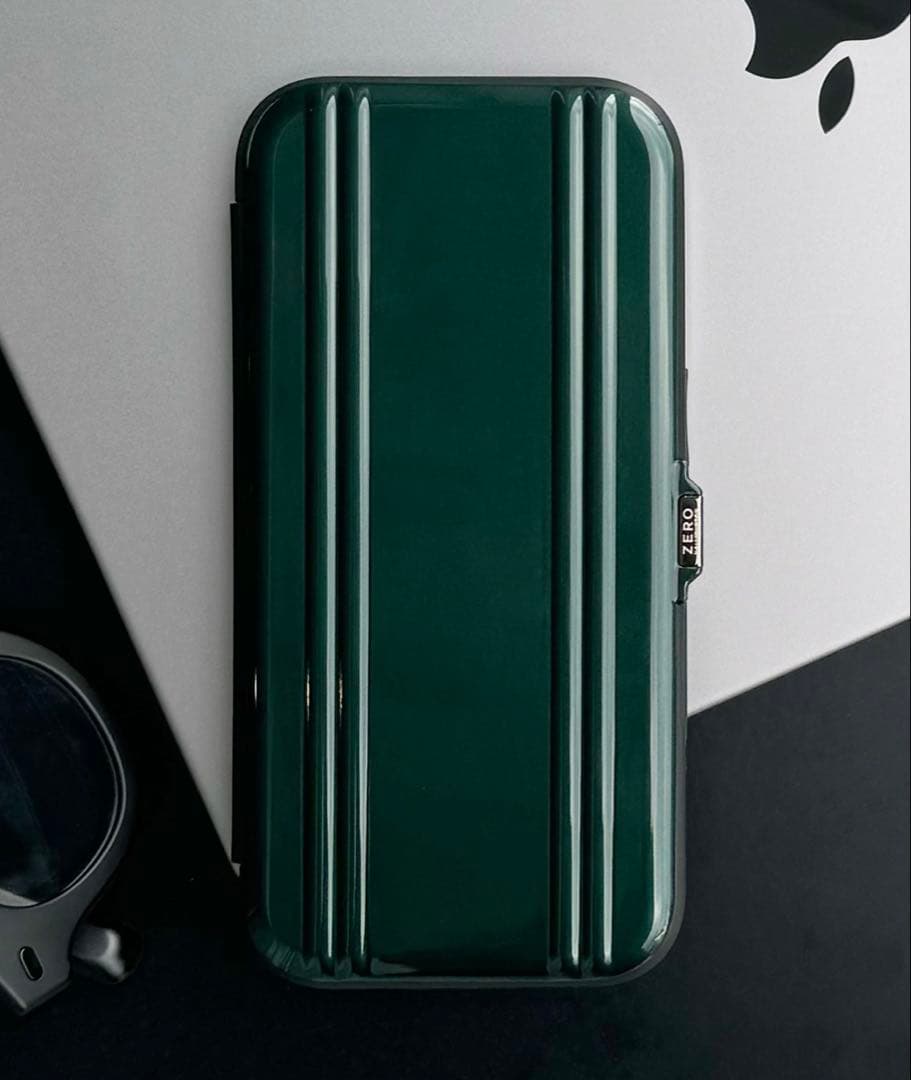 ZERO HALLIBURTON iPhone16 ProMax用手帳型ケース