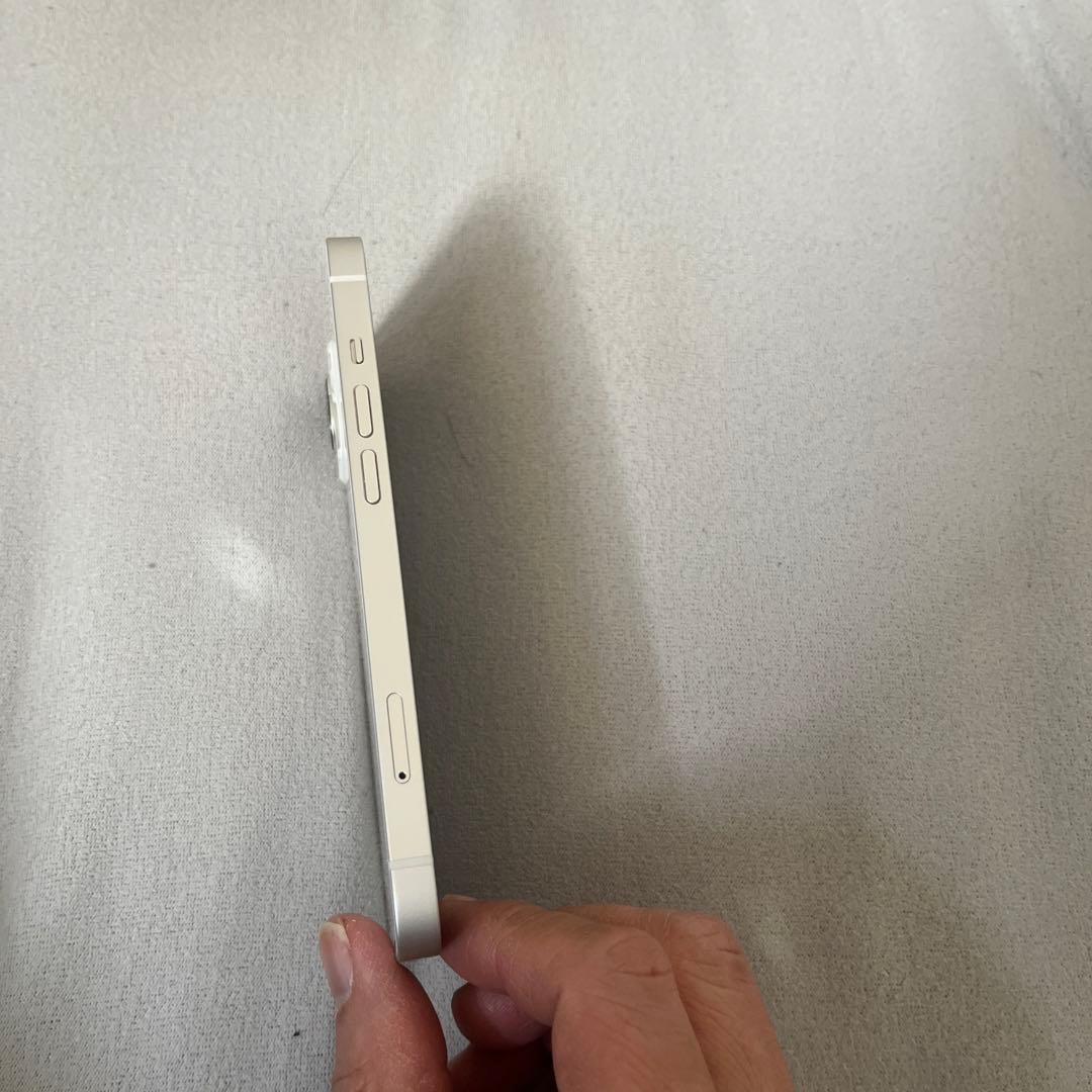 Apple iPhone 13スターライト本体　256GB