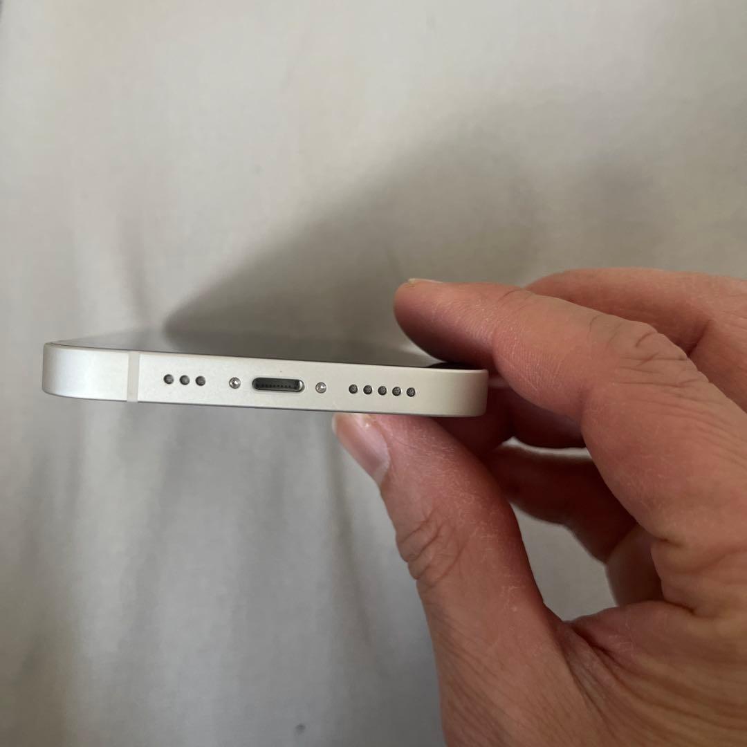 Apple iPhone 13スターライト本体　256GB