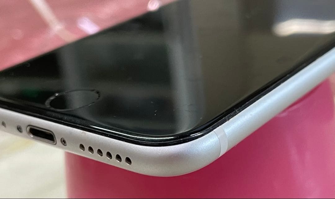 Apple iPhone SE (第2世代) ホワイト 本体