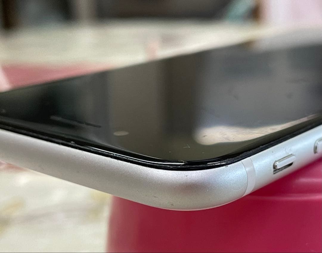 Apple iPhone SE (第2世代) ホワイト 本体