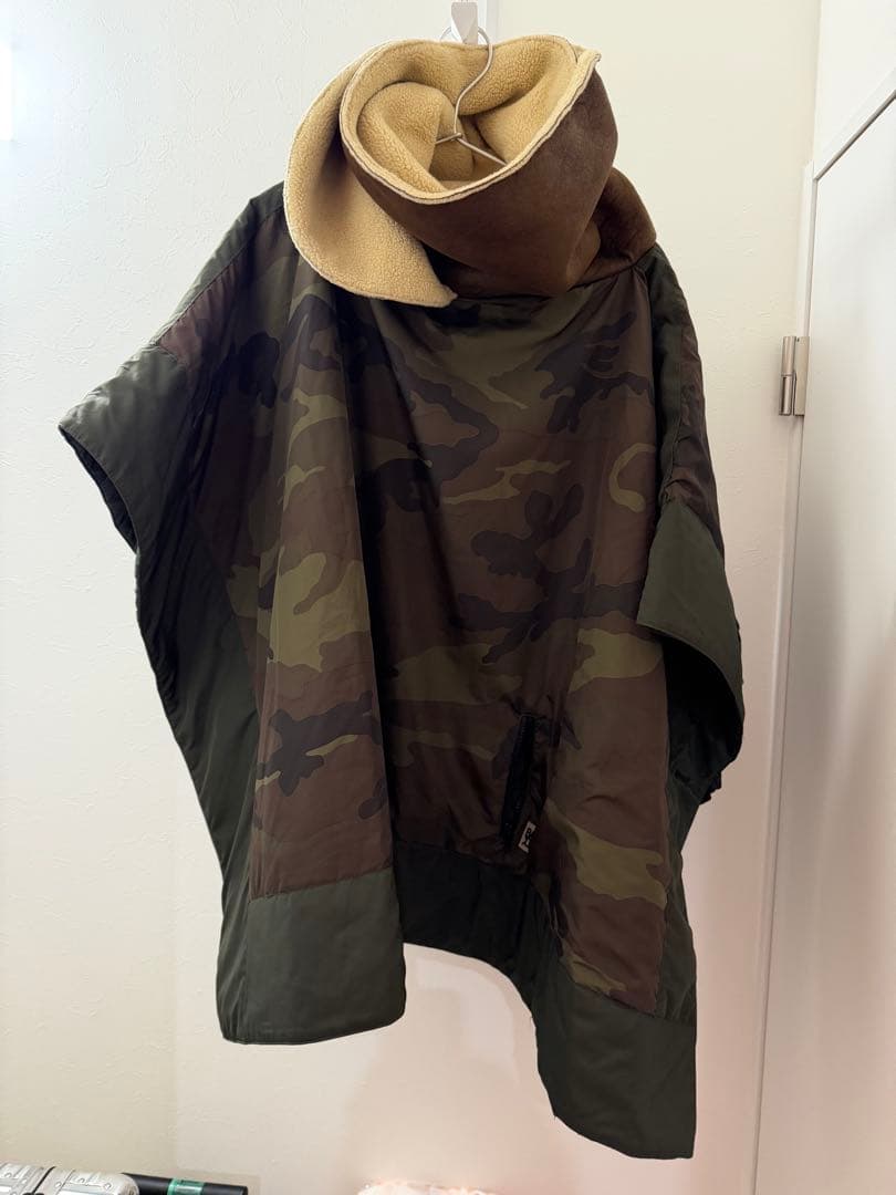 Baconイタリアミラノ発ブランド　ダウンポンチョ