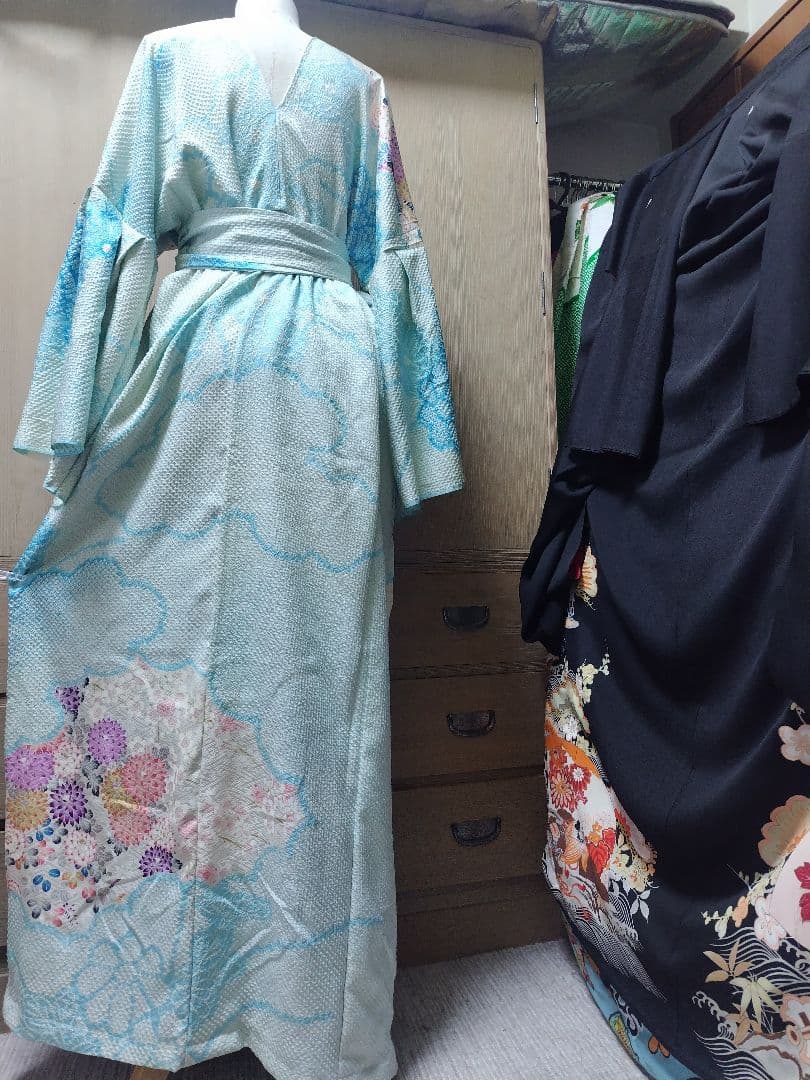 orihime振り袖絹リメイクワンピースです。