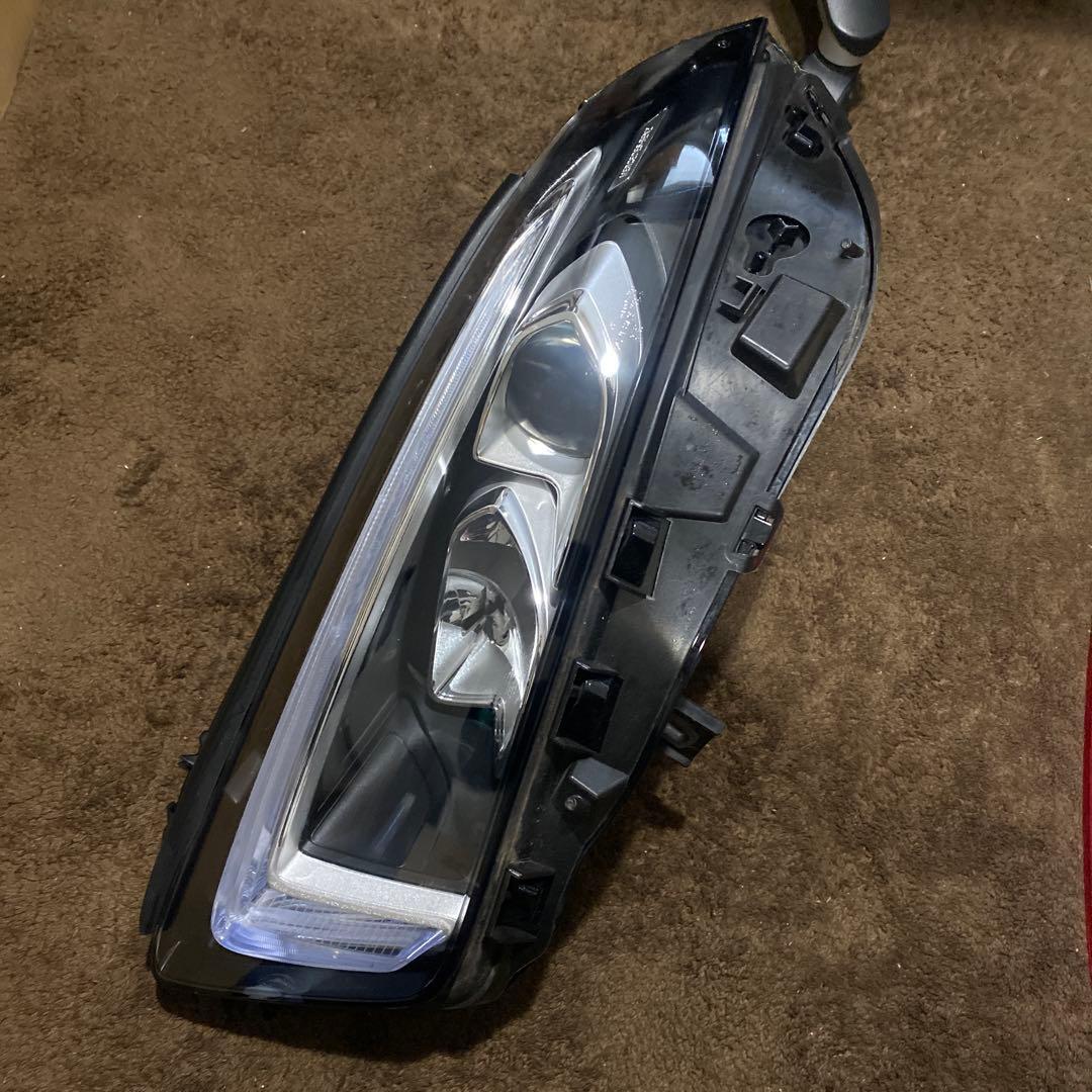 メルセデスベンツ　Ａクラスヘッドライト左