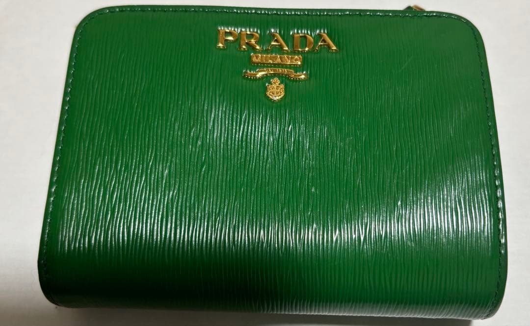 ⭐︎こむぎページ⭐︎PRADA プラダ 二つ折り財布 グリーン