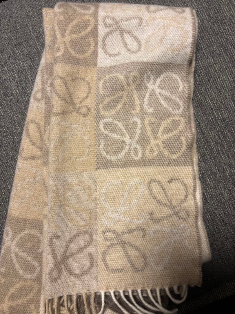 ロエベアナグラムスカーフマフラー