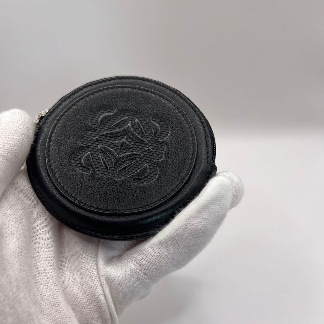 LOEWE ケース　アナグラム　ブラック　型押し　エンボス　丸型　ロゴ