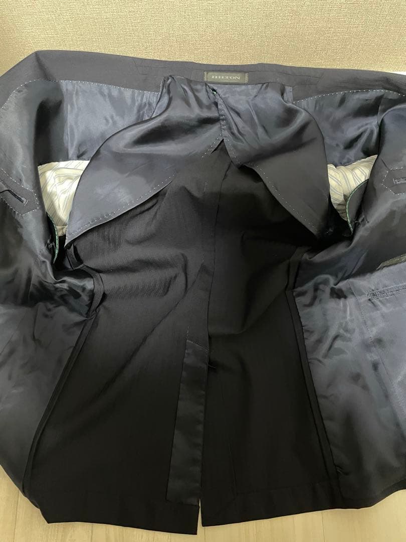 着用回数2.3回　サイズA6 HILTON スーツ　3点セット